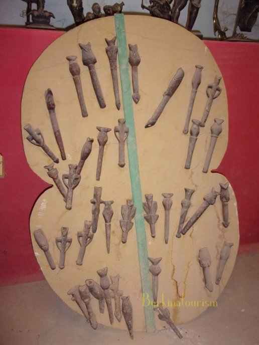 Musée de Manéga des Instruments de musique (des flûtes que utilisaient nos ancêtres) Burkina Faso
